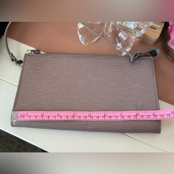 Louis Vuitton Lilac Epi Pochette - Picture 10 of 12